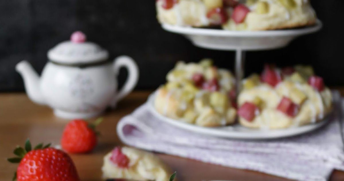 Buttermilch-Scones mit Rhabarber