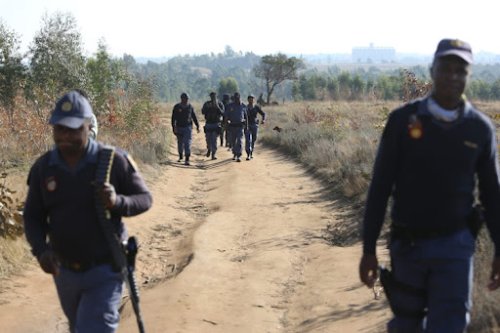 IN PICS | Zama zamas nowhere to be found in Mohlakeng as 'AmaBherete' abandon search after an hour