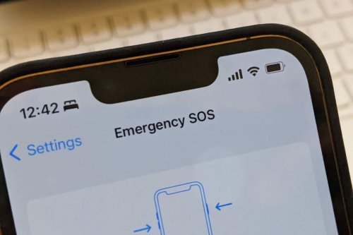 iPhone Stuck in SOS Mode? (Here’s the Fix!)