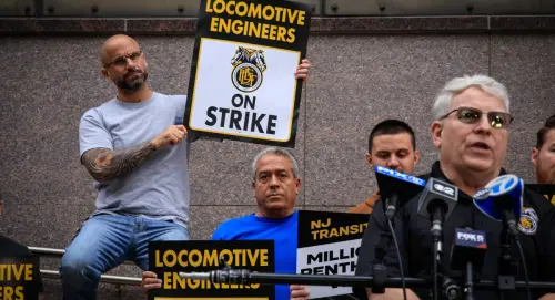 NJ Transit, union leaders to meet ahead of schedule on second day of historic strike