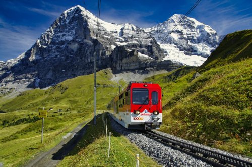 Swiss Travel: A Guide to Exploring Switzerland by Train