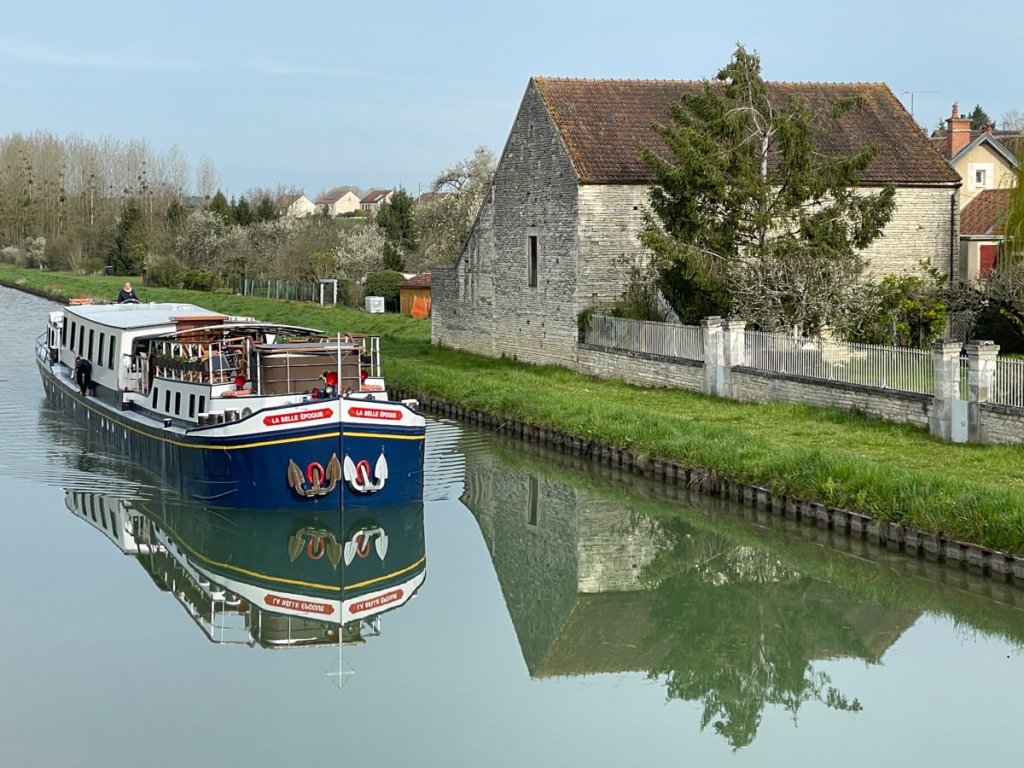 BARGE TOURS THROUGH FRANCE