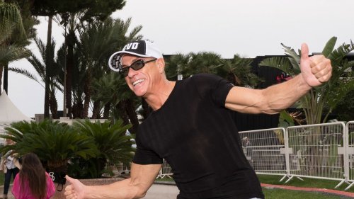 Jean-Claude van Damme zeigt: So hat man auch ab 50 noch Muskeln aus Stahl