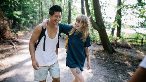 Tinder-Trends 2022: Diese Beziehungsform steht bei den meisten ganz oben auf der Wunschliste