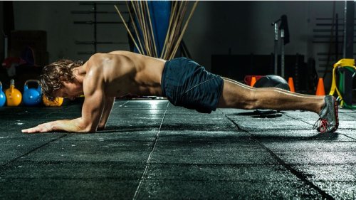 Fit in den Sommer: So funktioniert das Ganzkörpertraining Zuhause – ganz ohne Geräte