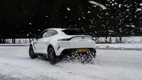 Aston Martin DBX707: So performt der Luxus-SUV auf dem Eis
