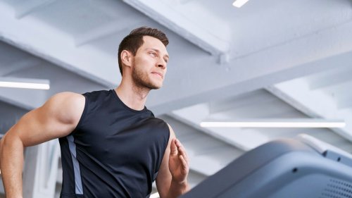 Ich wärme mich vor dem Krafttraining immer mit Cardio auf – war das ein Fehler?