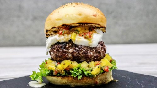 Der perfekte Burger – ein Rezept mit zwei ganz besonderen Zutaten