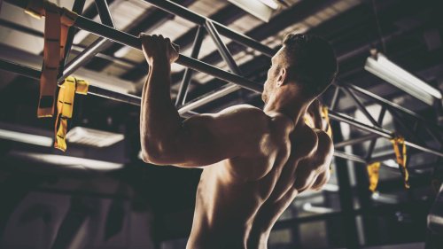 Los 6 ejercicios de fuerza funcional que necesitas para vivir más, según un experto