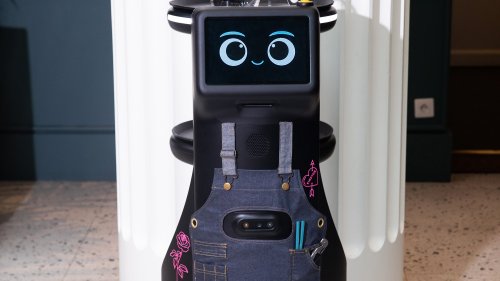 Voici Bryan, le robot en salopette qui aide les employés d'un hôtel de luxe parisien à faire leur travail