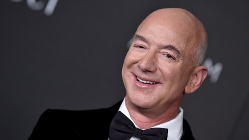 Jeff Bezos a fait un don record de 100 millions de dollars à la Fondation Barack Obama et n'a souhaité qu'une seule chose en retour