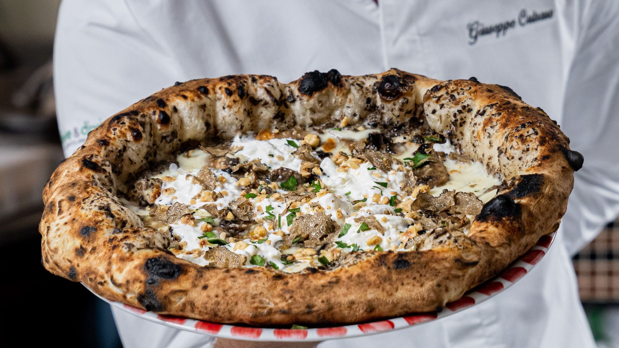 La meilleure pizzeria d'Europe se trouve à Paris et elle propose des pizzas de 10 à 21 euros