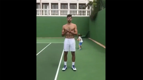 Novak Djokovic lance un défi inhumain sur Instagram (et après il se plaint d'être moins aimé que Federer…)