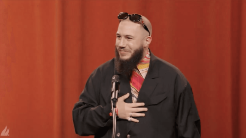 Aux Flammes, Merwane Benlazar fait grincer des dents W9 avec son discours contre Cyril Hanouna