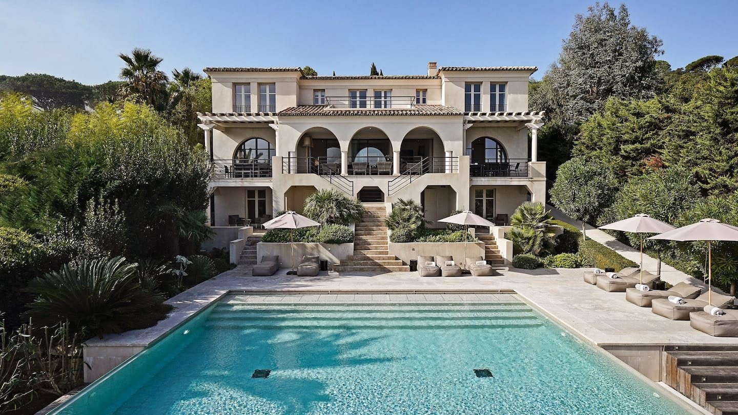 10 villas Airbnb avec piscine privée pour des vacances en France cet été
