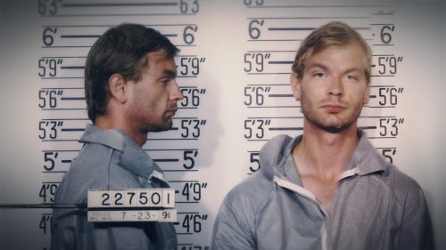 Après la série Dahmer qui terrifie les abonnés du monde entier, Netflix va sortir un documentaire incroyable sur Jeffrey Dahmer avec des révélations expliquant comment ce serial killer qui a tué 17 personnes entre 1978 et 1991 a pu échapper à la police