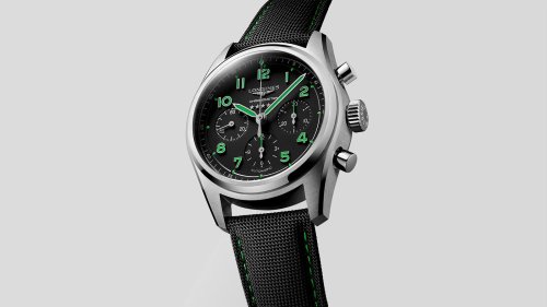 Longines présente une montre noire inédite et élégante aux touches vert pomme à 3800 euros