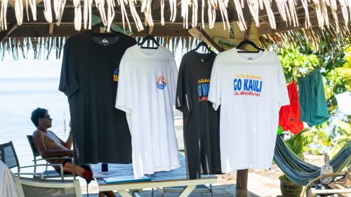 Vous avez désormais de quoi soutenir la star du surf Kauli Vaast avec cette collection Quicksilver