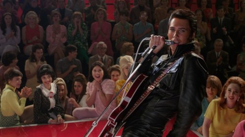 Elvis : Austin Butler est extraordinaire dans le biopic galvanisant et hanté de Baz Luhrmann