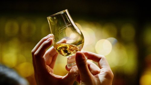 Ce qu'il faut savoir sur le whisky tourbé en 6 bouteilles