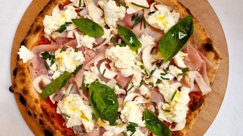 La meilleure pizza Regina de Paris se situe dans le 10è arrondissement et elle coûte 14 euros