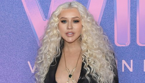 Christina Aguilera en collant et topless sur Instagram : la chanteuse ose la tendance "sans pantalon"... et sans haut ! - Grazia