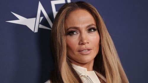 Jennifer Lopez (55 ans) adopte le jean tendance idéal après 50 ans et il convient à toutes les morphologies