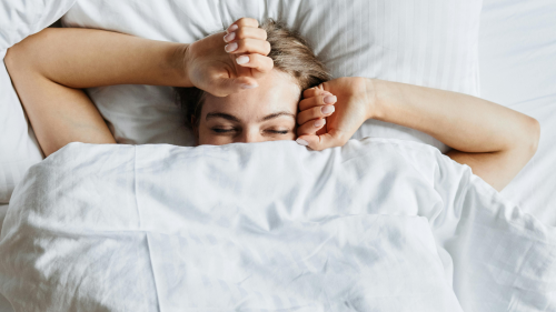 Le "lit de la mort" : voici pourquoi il ne faut surtout pas dormir dans cette position, selon le Feng Shui
