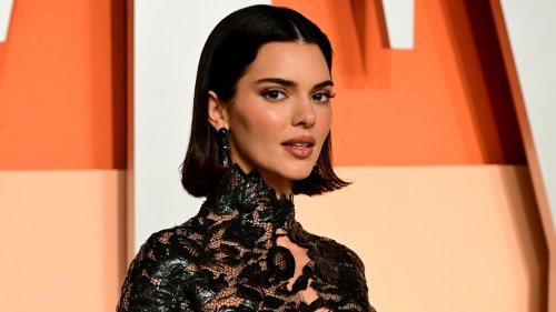 Kendall Jenner adopte les chaussures stars de notre adolescence, elles sont parfaites avec un jean