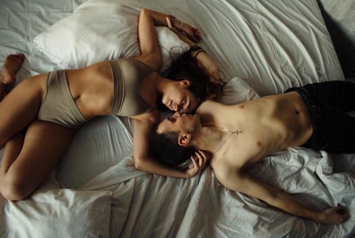 Cette position sexuelle serait la meilleure pour atteindre l’orgasme selon des actrices de films pour adultes - Grazia