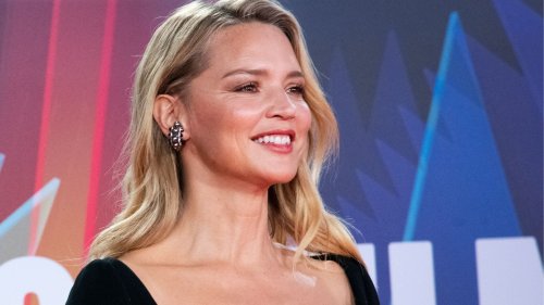 Virginie Efira (48 ans) iconique en robe mini qui dévoile ses jambes musclées : elle captive instantanément