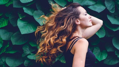Recettes masque maison : 9 masques pour réparer ses cheveux après l'été