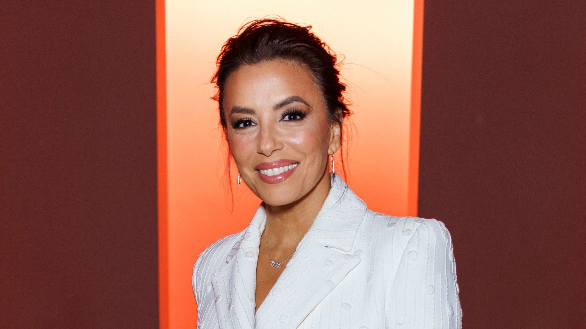 Eva Longoria, 50 ans, prouve à tout le monde que la beauté n'a pas d'âge dans une robe transparente magnétique