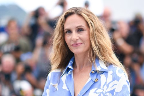 Cécile de France (49 ans) : son look chic et décontracté sur la Croisette signé d'une grande Maison italienne