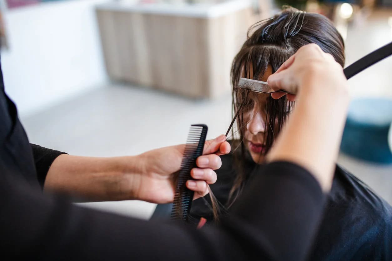 The butterfly bob is the most Googled haircut of summer 2026 and it’s easy to see why