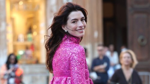 Anne Hathaway’s Best Outfits 2022: From Valentino to Ralph Lauren