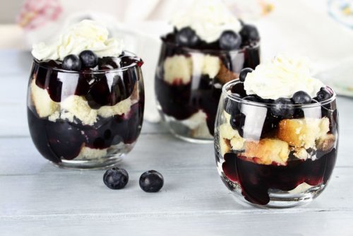 Refreshing Dessert Recipe: Classic Blueberry Custard Trifle