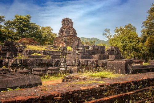 Archaeologists Discover Nine Ancient Kneeling Skeletons in Vietnam