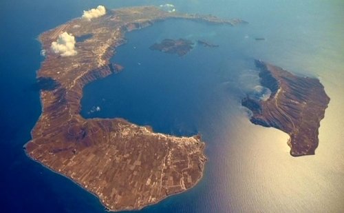 Skeletons from Ancient Santorini Volcano Eruption Found in Turkey