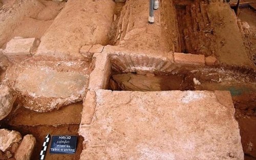 Gothic Warrior and His Weapons Found Buried in Greece's Thessaloniki - GreekReporter.com