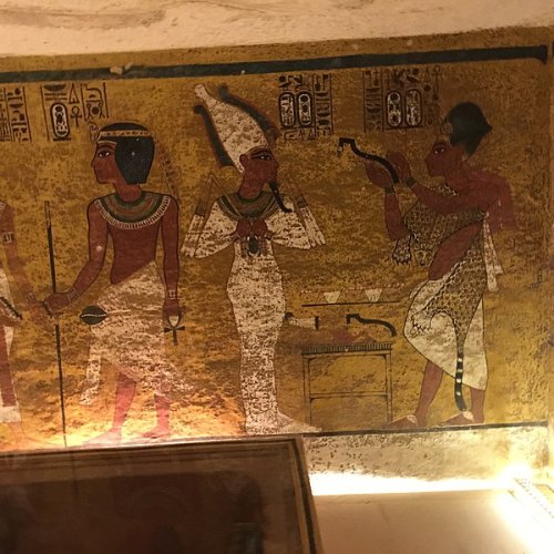 Pharaoh Tutankhamun’s burial chamber could contain door to Nefertiti’s tomb