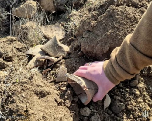 Soldiers Discover Ancient Greek Artifacts in Southern Ukraine