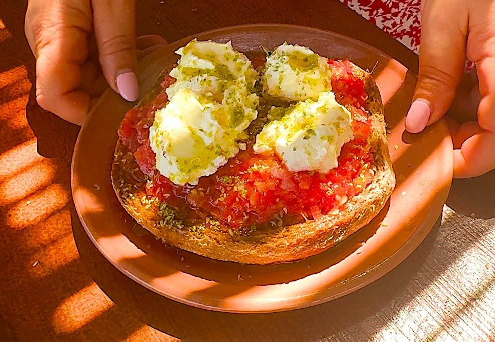 Cretan Dakos: The Humble Culinary Miracle That Bridged the Centuries