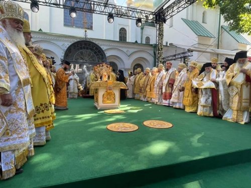 Ukraine Orthodox Church Cuts All Ties With Russian Church Over War