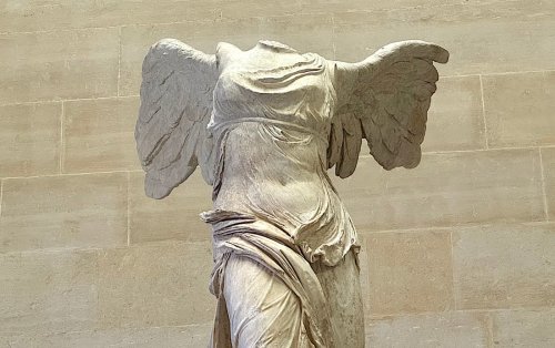 Elon Musk Amazed by the Timeless Beauty of Winged Victory of Samothrace