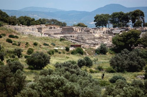Phaistos: The Palatial Mountain Fortress of Minoan Crete