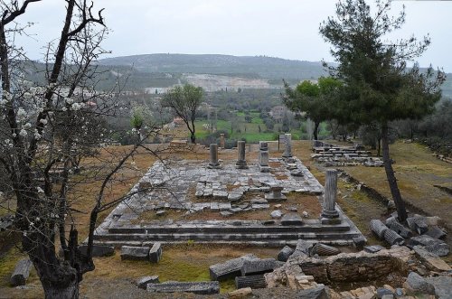Sarcophagus with Garland Unearthed in Ancient City of Stratonikeia