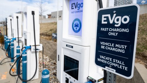 California installs 10,000 EV fast chargers, but needs quadruple that