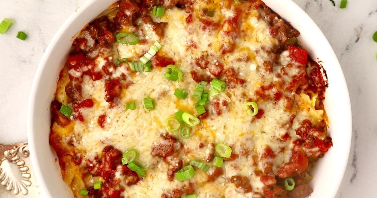 Easy Hamburger Noodle Casserole with Cheese