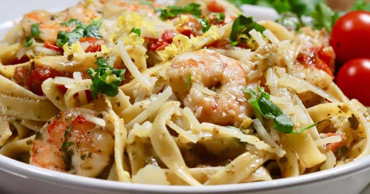 Pesto Pasta with Shrimp and Tomatoes Recipe